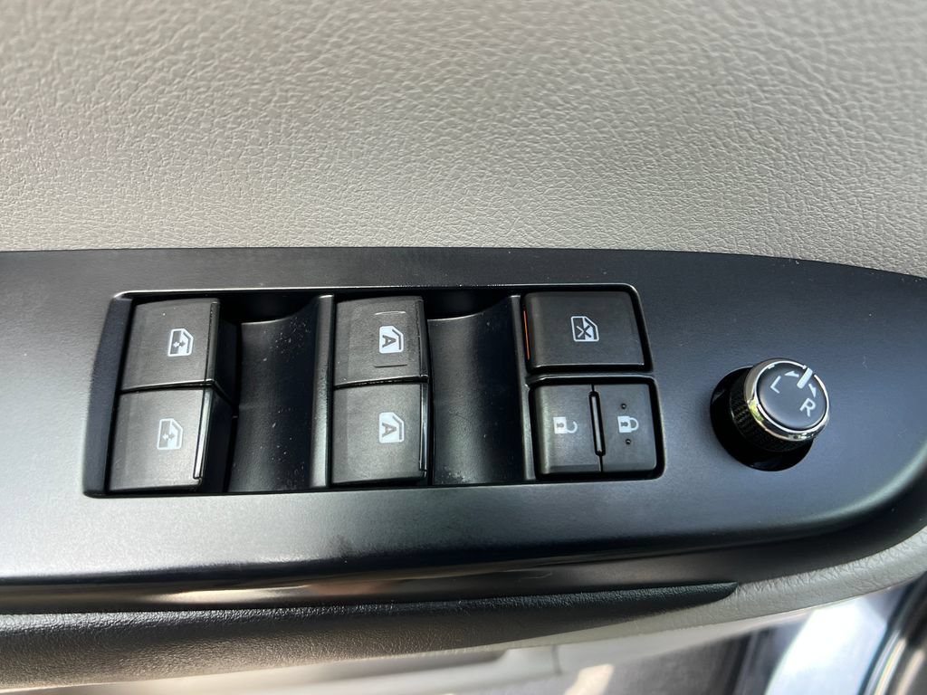 Used 2018 Toyota Highlander XLE AWD/4WD image 12