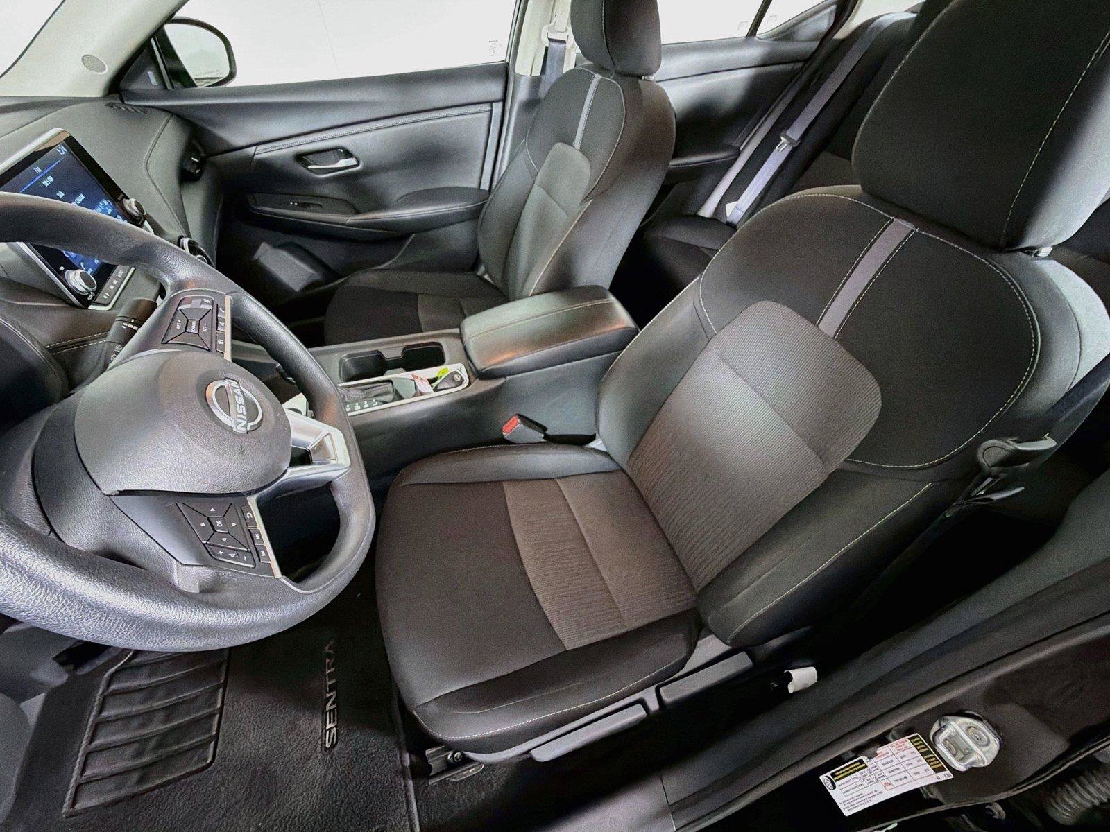 Used 2025 Nissan Sentra SV FWD image 2
