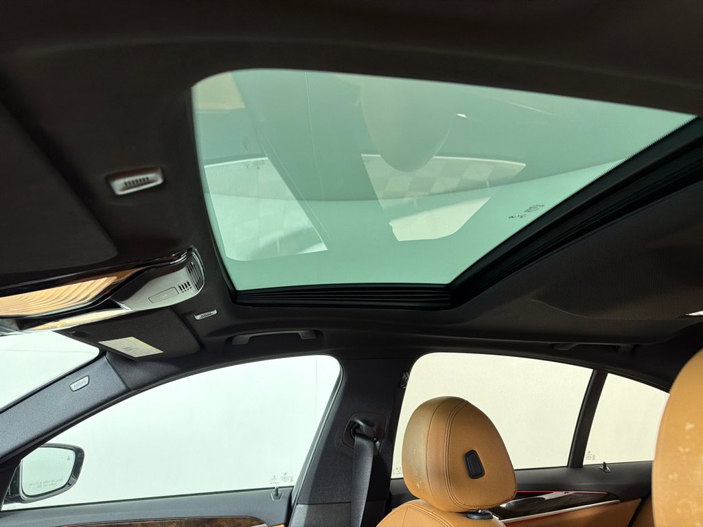 Used 2019 BMW 540i xDrive w/ Convenience Package image 12