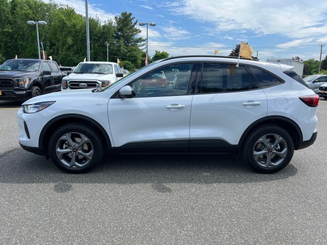 Certified 2025 Ford Escape ST-Line Select AWD/4WD image 4