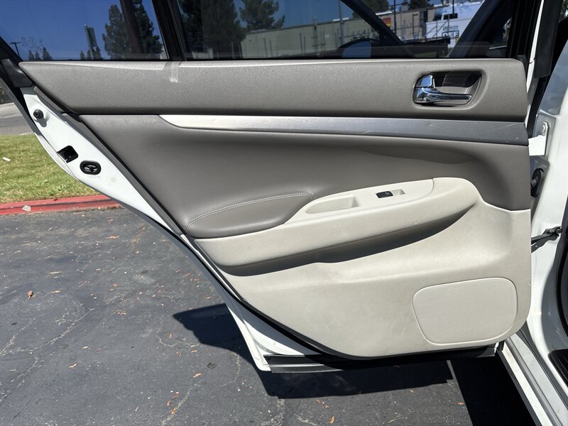 Used 2012 INFINITI G25 Journey RWD image 32