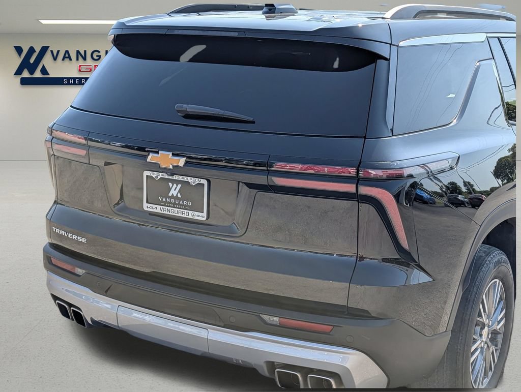 Used 2025 Chevrolet Traverse LT FWD image 8