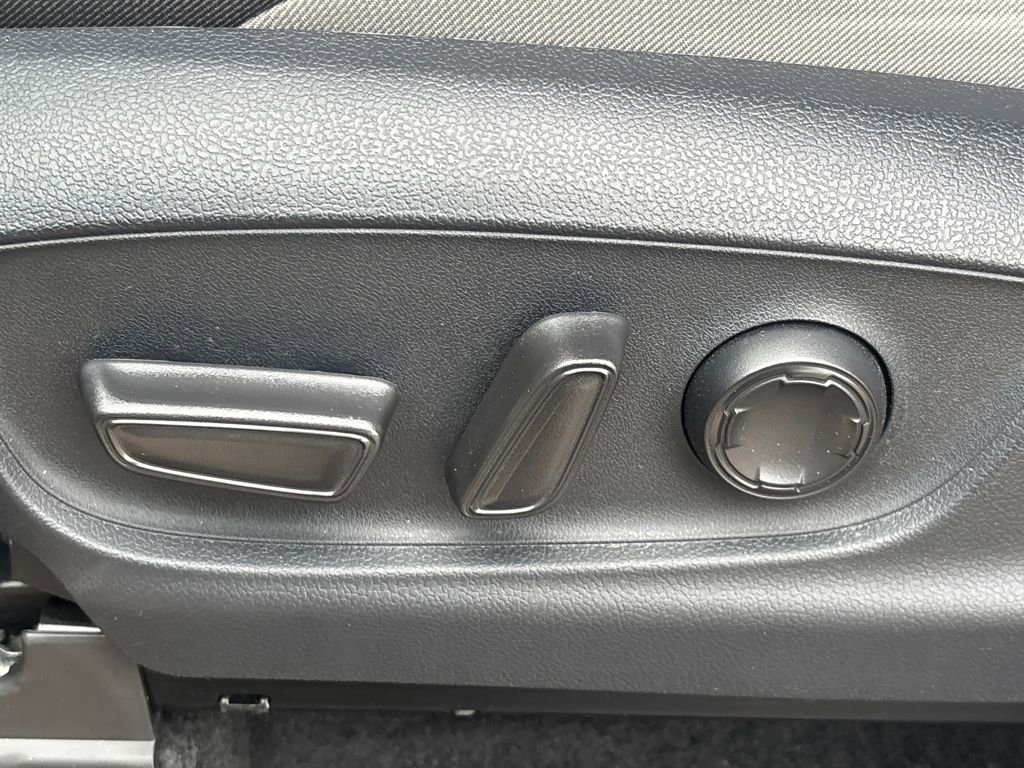 Used 2024 Toyota Tacoma TRD Sport w/ TRD Sport Upgrade Package image 8