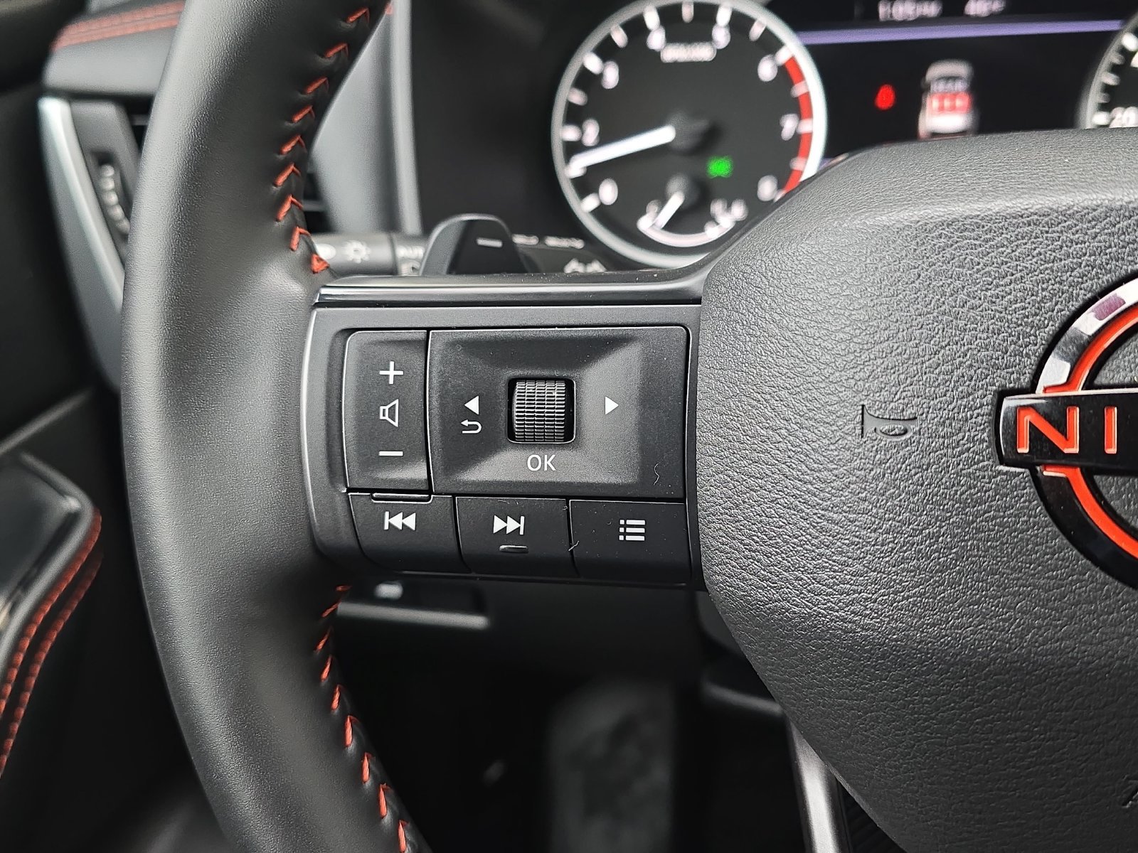 Used 2025 Nissan Rogue SV AWD/4WD image 19