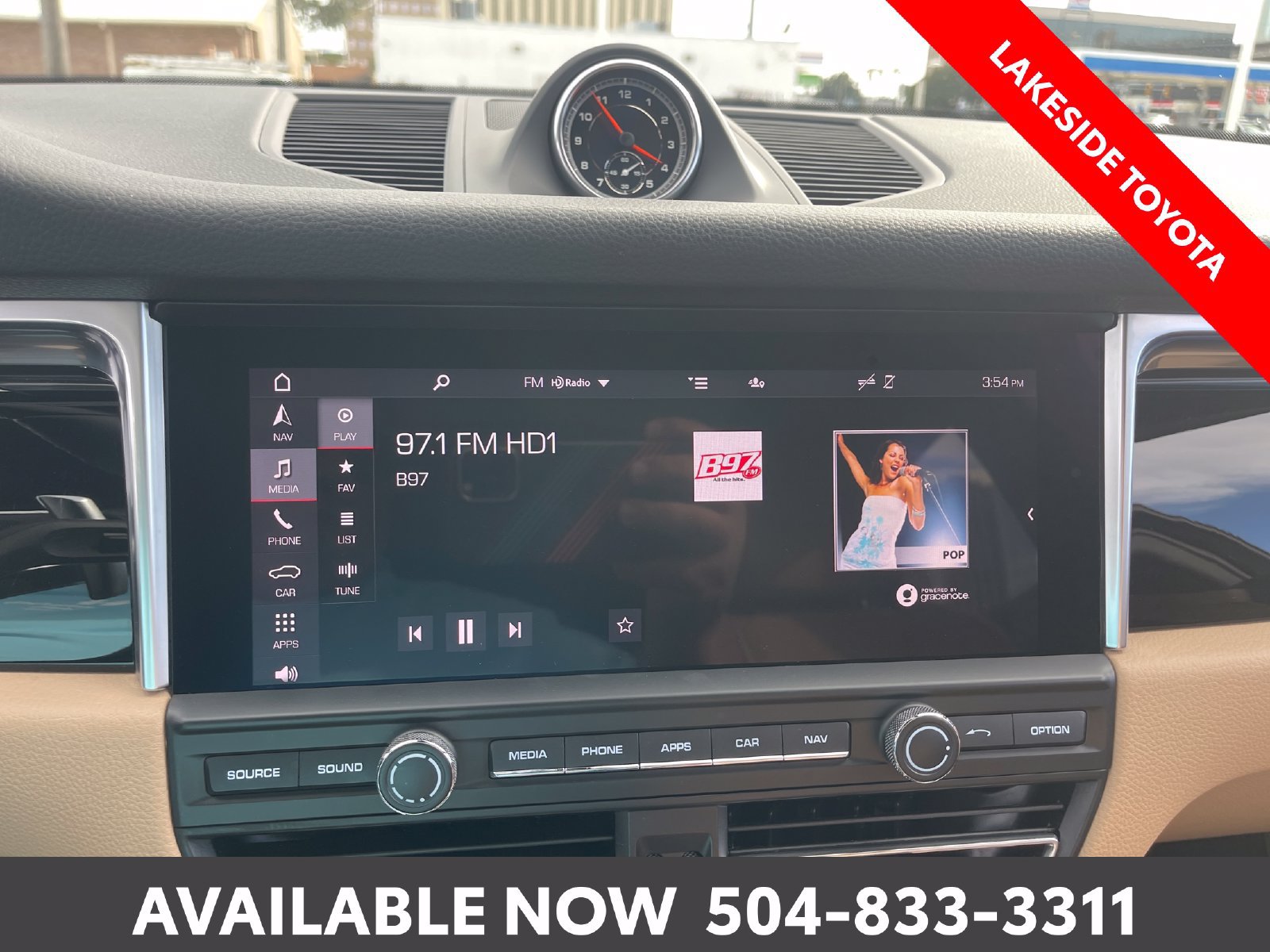 Used 2021 Porsche Macan AWD/4WD image 29