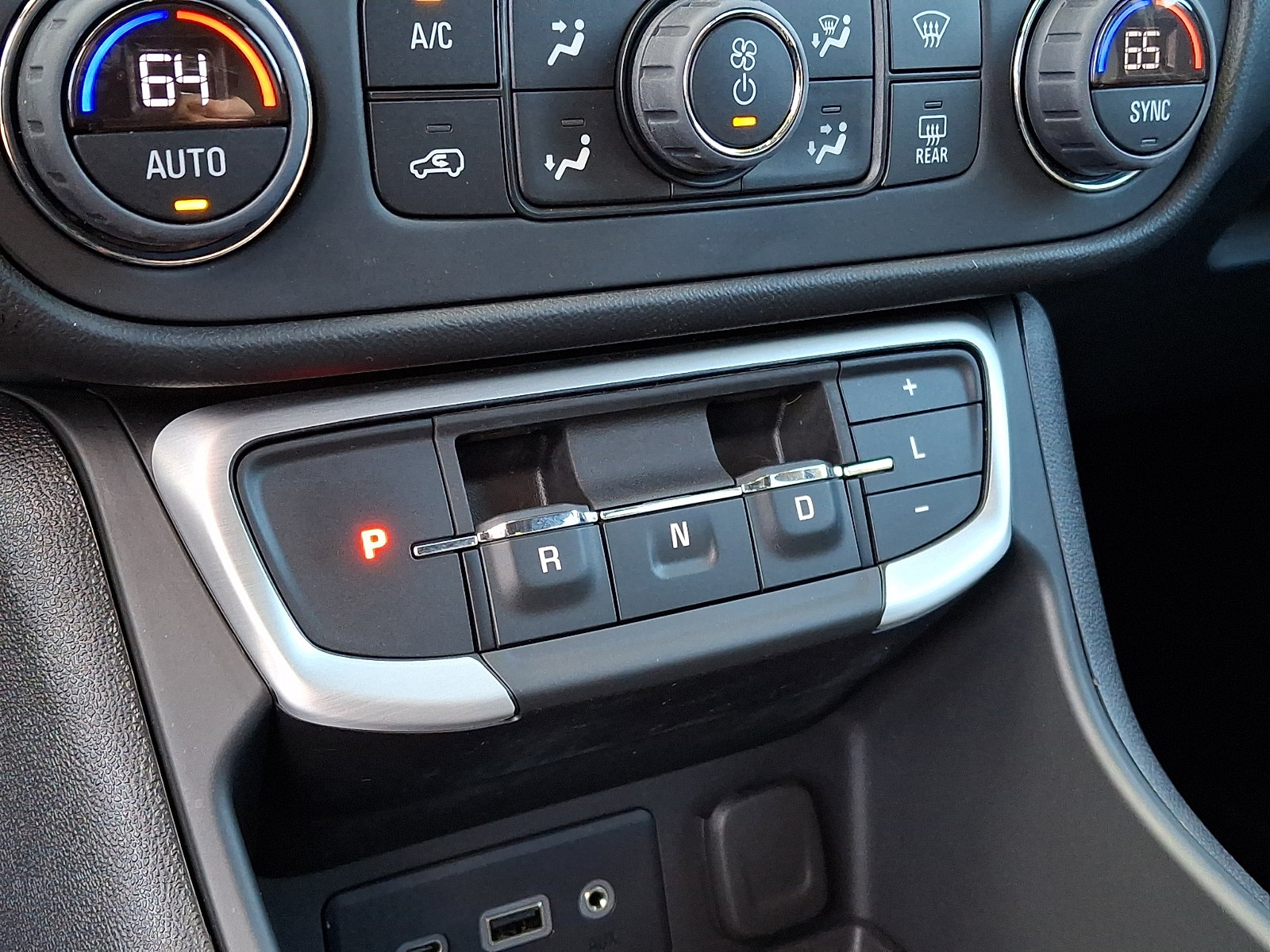 Certified 2022 GMC Terrain SLE w/ Driver Convenience Package FWD image 16