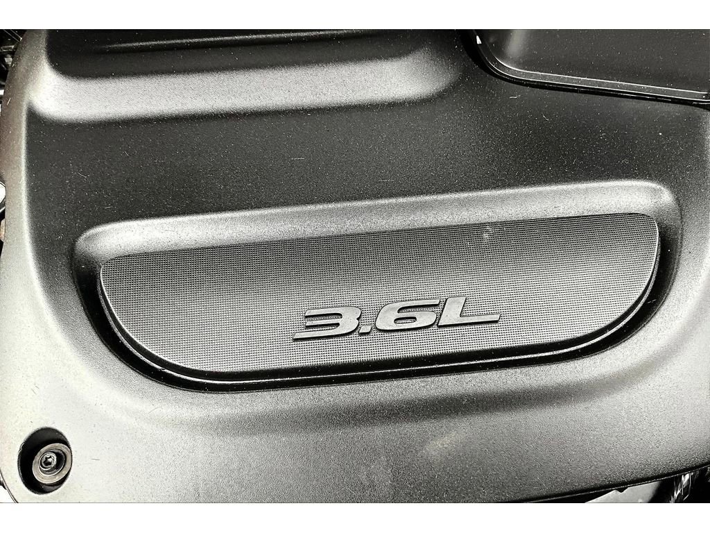 Used 2025 Chrysler Pacifica Limited image 36