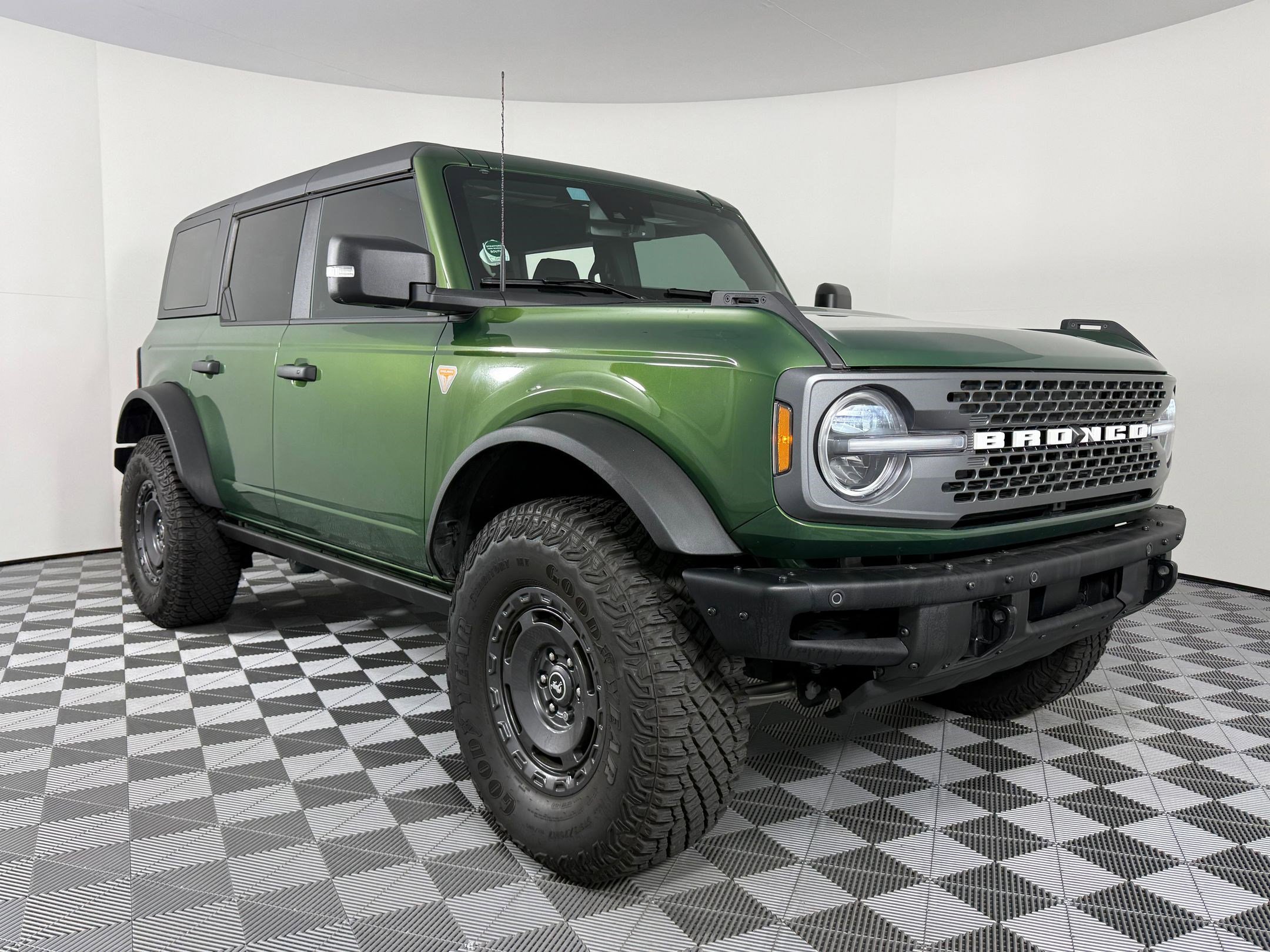 Used 2024 Ford Bronco Badlands image 7