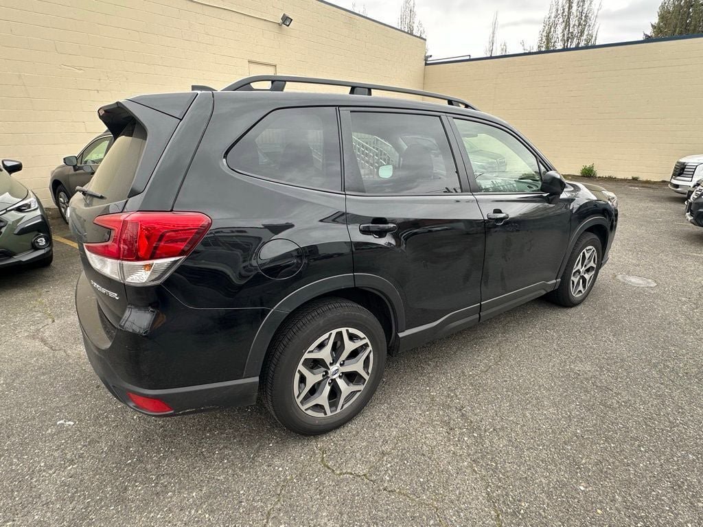 Used 2023 Subaru Forester Premium AWD/4WD image 7