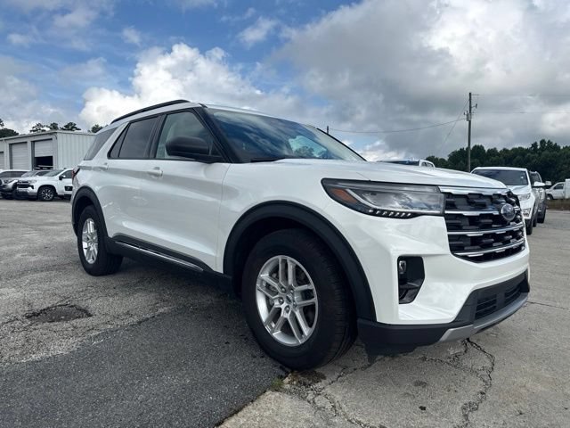Used 2025 Ford Explorer Active w/ Active Comfort Package RWD image 7