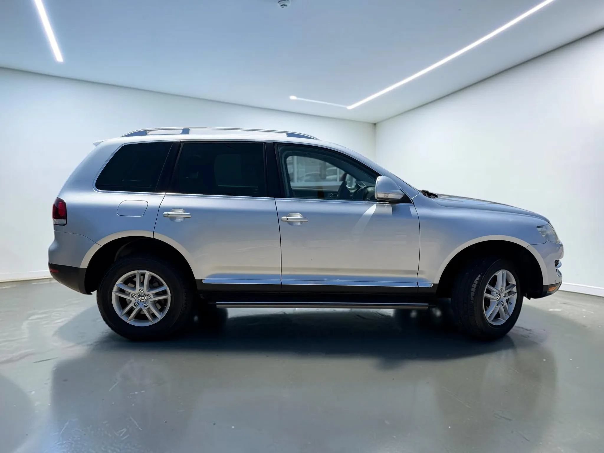 Used 2008 Volkswagen Touareg V6 AWD/4WD image 2