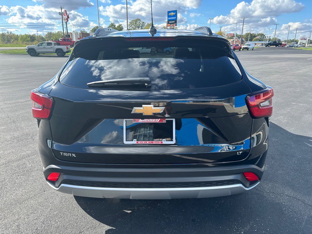 Used 2024 Chevrolet Trax LT w/ Sunroof Package image 6