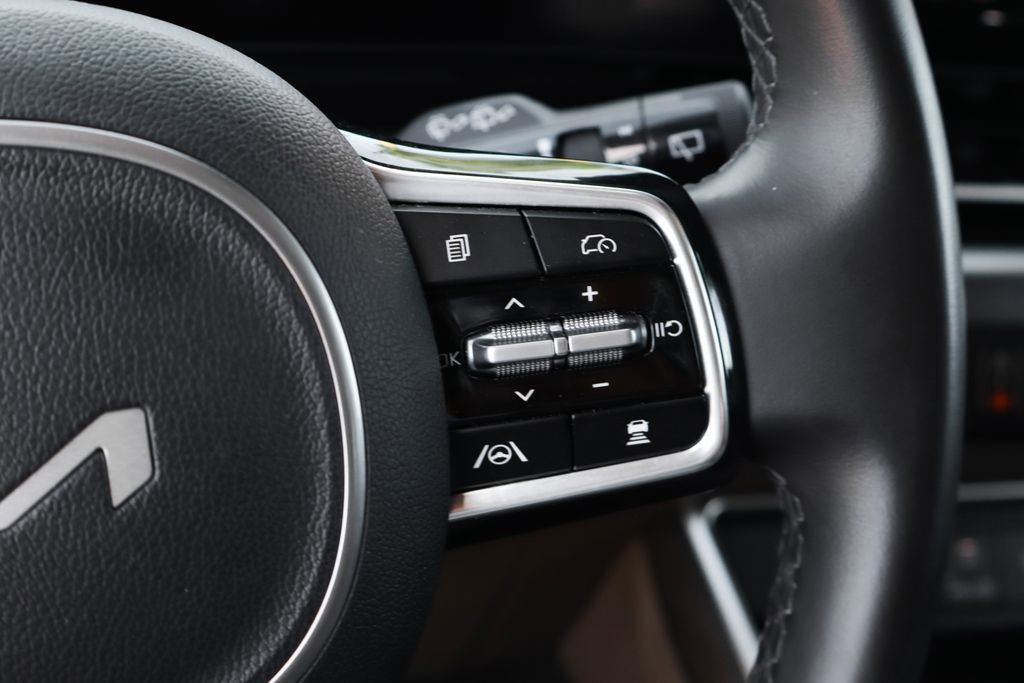 Used 2025 Kia Carnival image 25