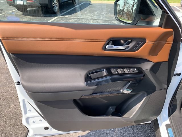 New 2026 Nissan Pathfinder Platinum AWD/4WD image 11