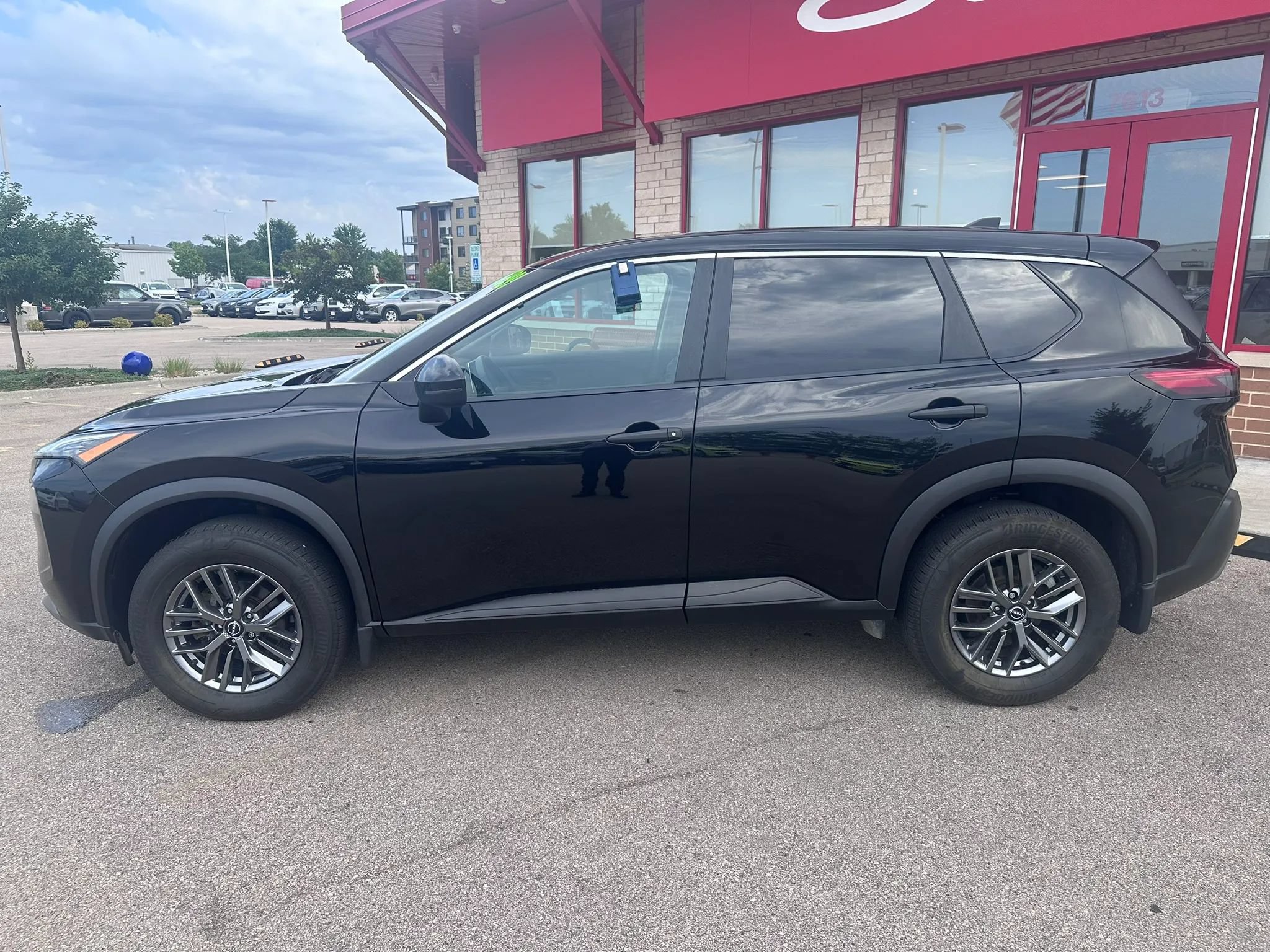Used 2022 Nissan Rogue S AWD/4WD image 9
