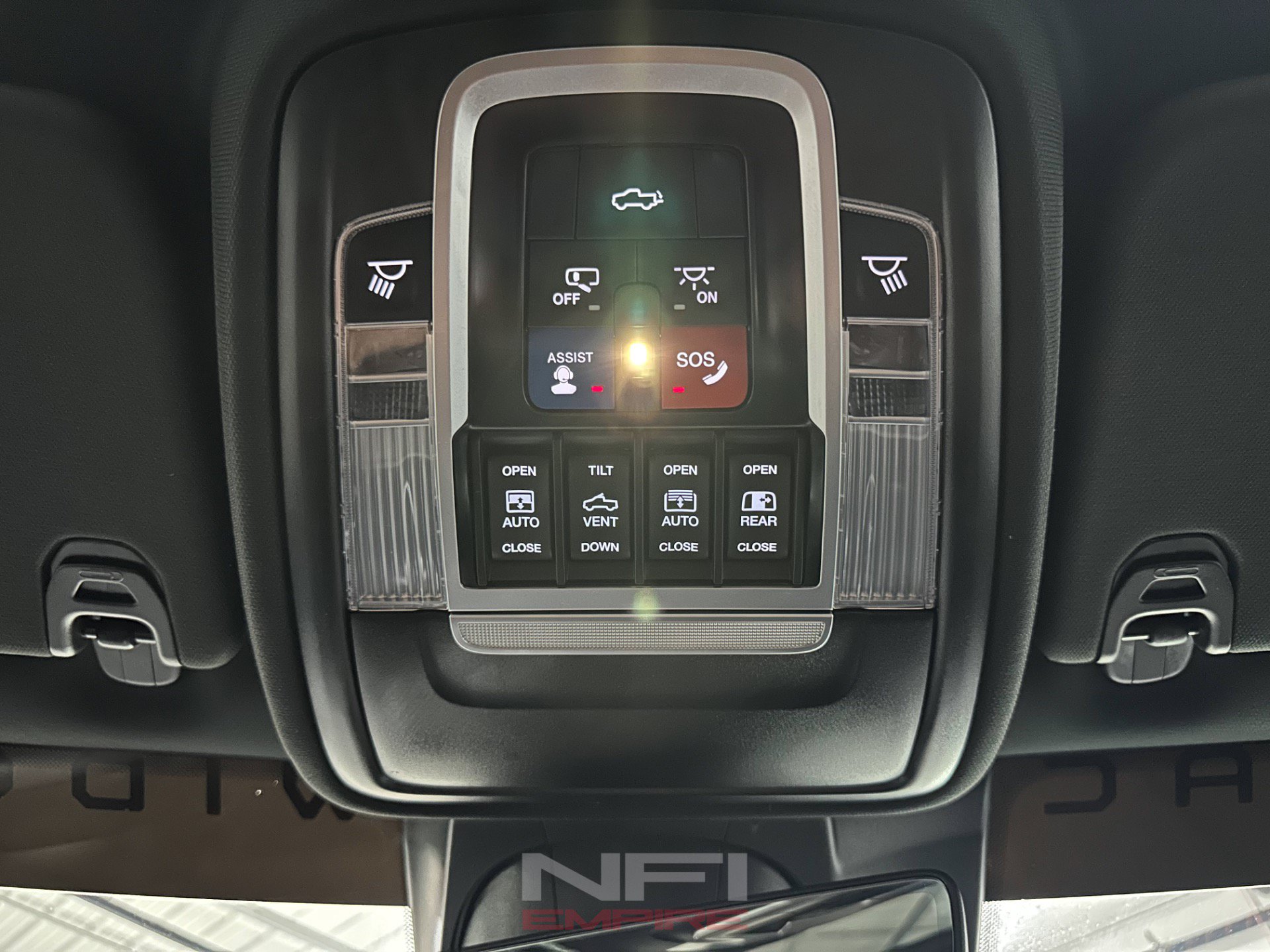 Used 2024 RAM 1500 Laramie AWD/4WD image 32