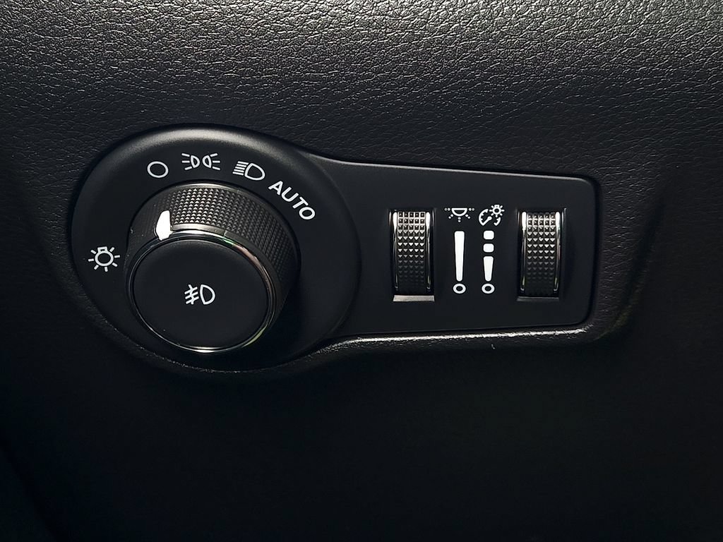 Used 2023 Jeep Compass Limited AWD/4WD image 17