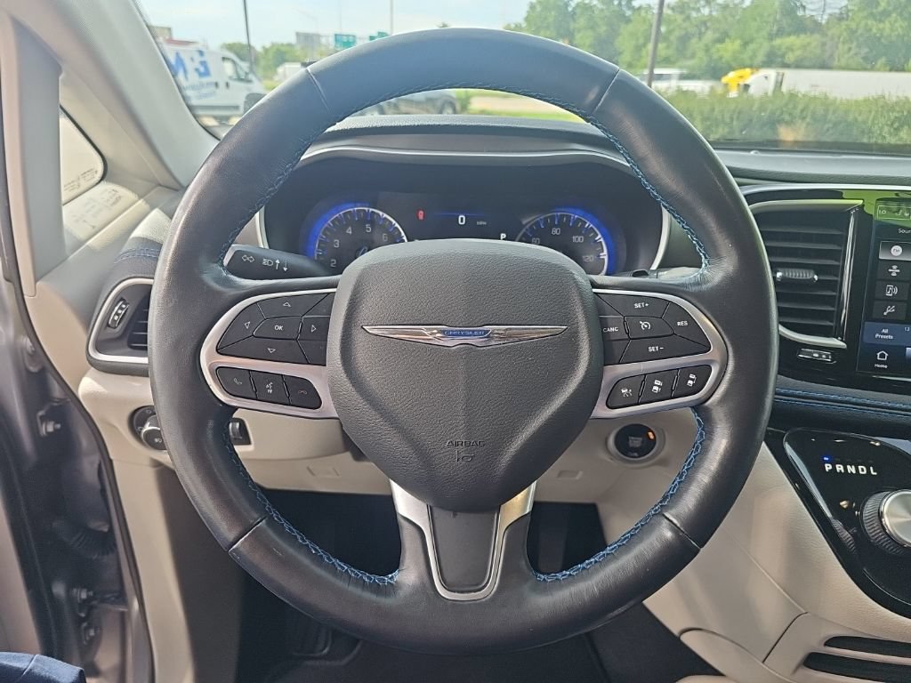 Used 2021 Chrysler Pacifica Touring FWD image 15