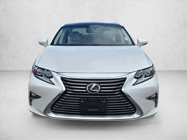 Used 2017 Lexus ES 350 w/ Luxury Package FWD image 2