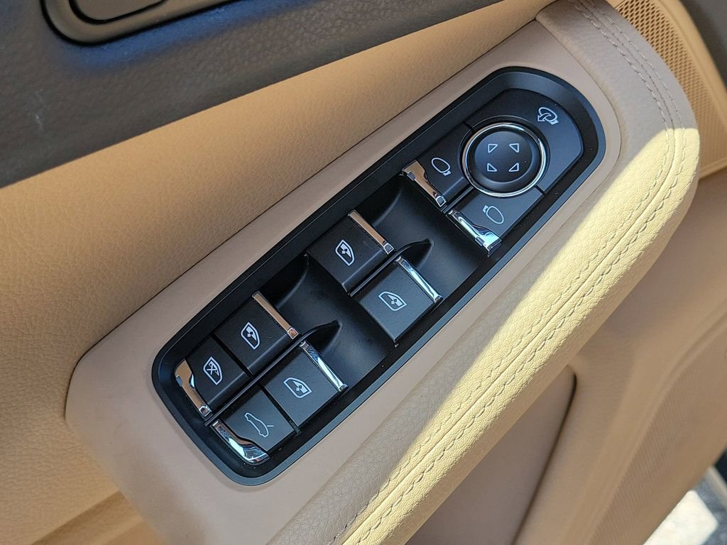 Certified 2022 Porsche Macan image 27