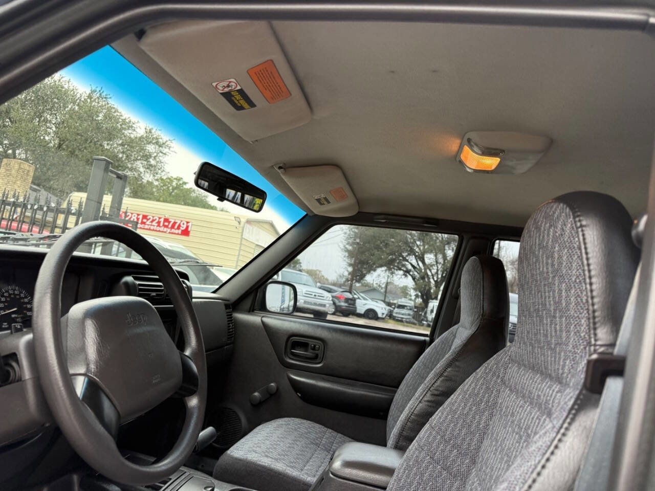 Used 1999 Jeep Cherokee SE image 18