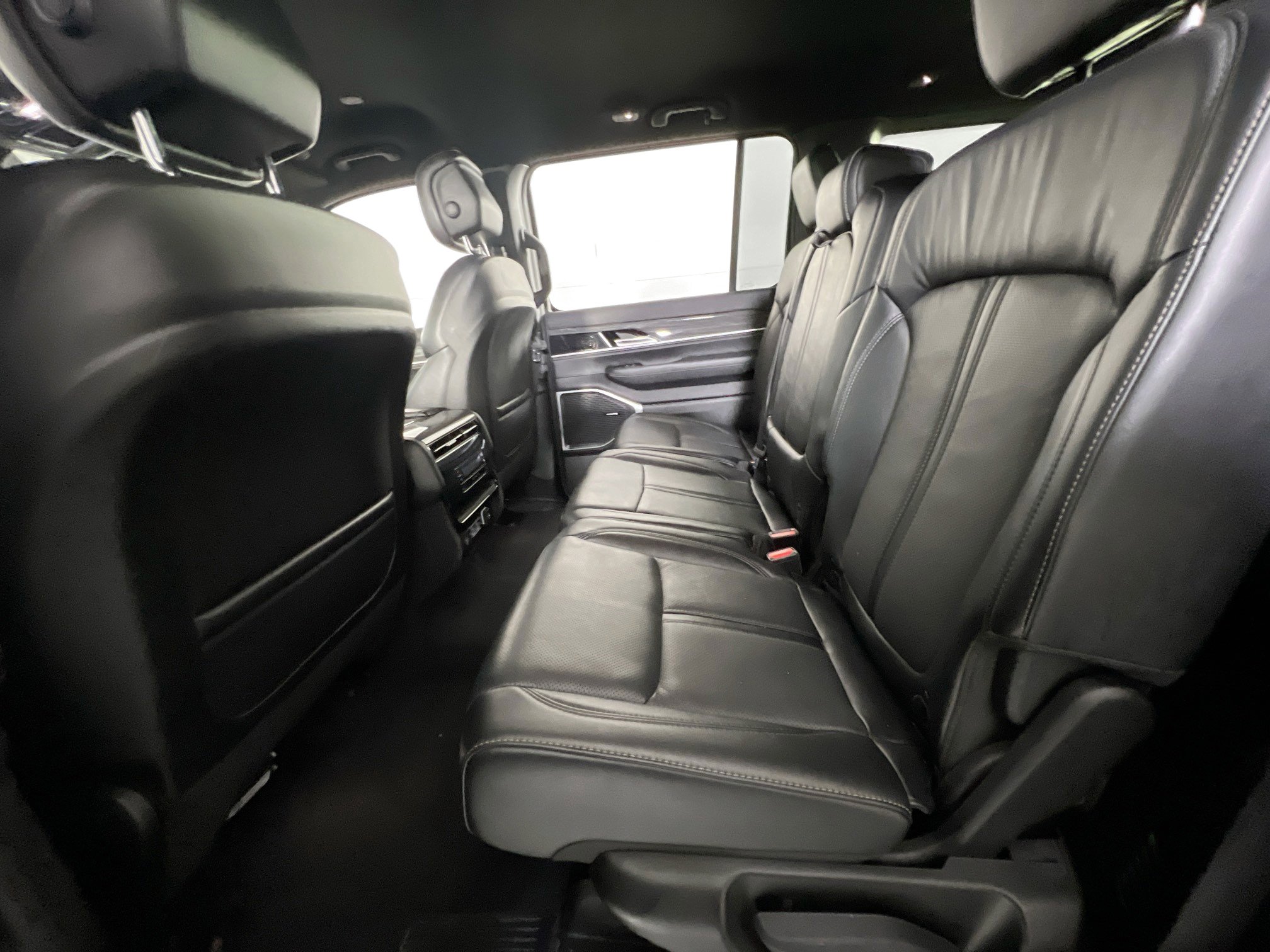 Used 2022 Jeep Wagoneer Series III image 25