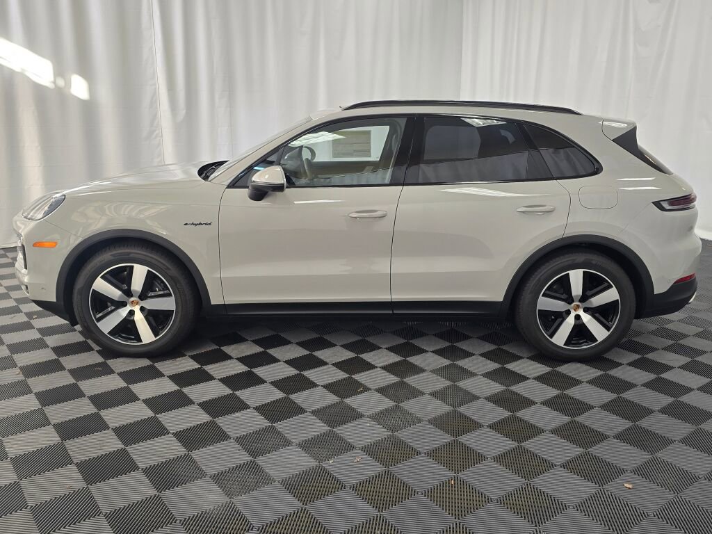 New 2026 Porsche Cayenne E-Hybrid image 2