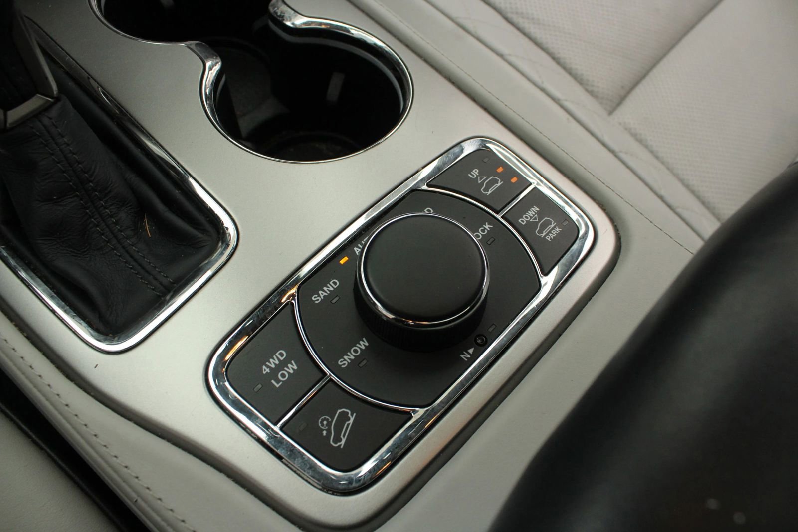 Used 2017 Jeep Grand Cherokee Summit AWD/4WD image 39