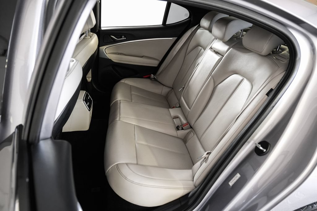 Used 2024 Genesis G70 2.5T RWD image 46
