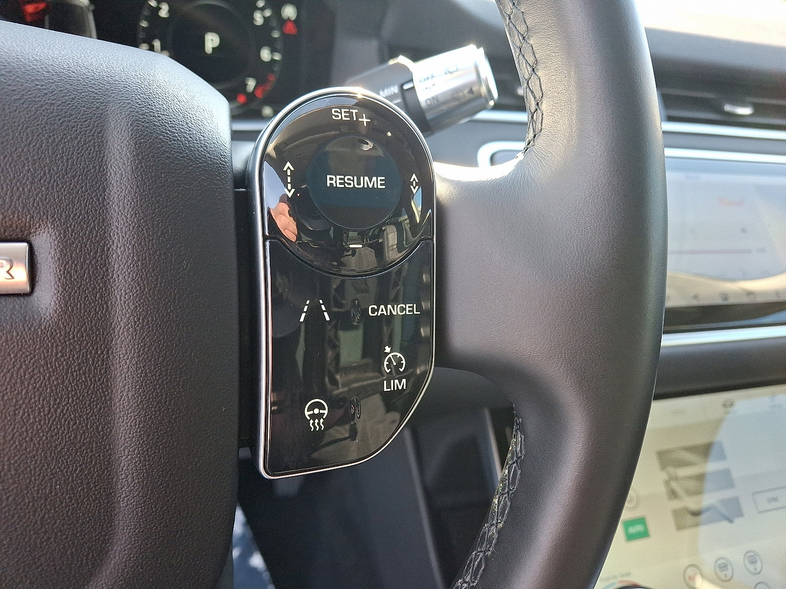 Used 2020 Land Rover Range Rover Evoque SE image 23