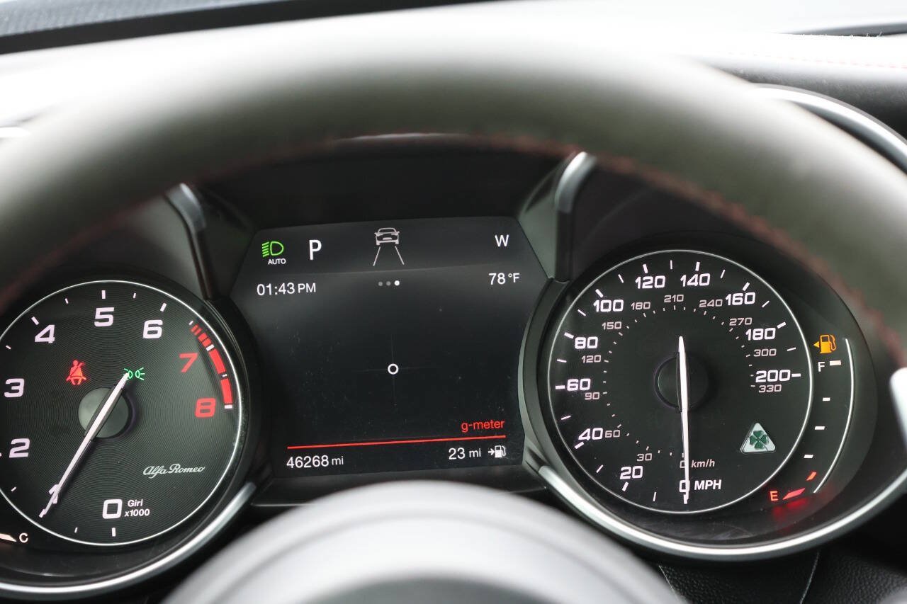 Used 2017 Alfa Romeo Giulia Quadrifoglio RWD image 19