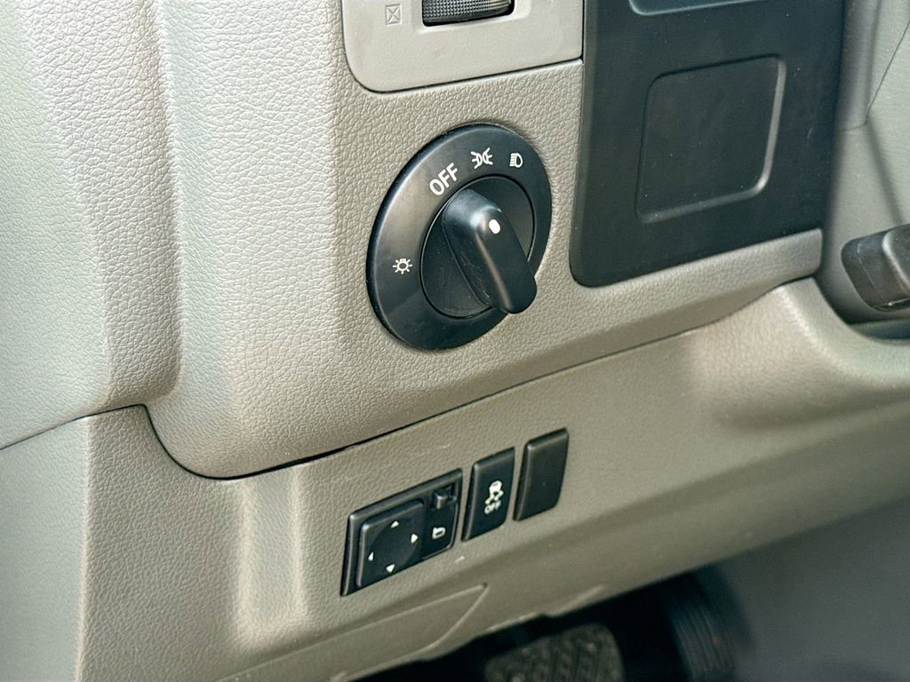 Used 2018 Nissan NV 2500 SV w/ Navigation Package image 19