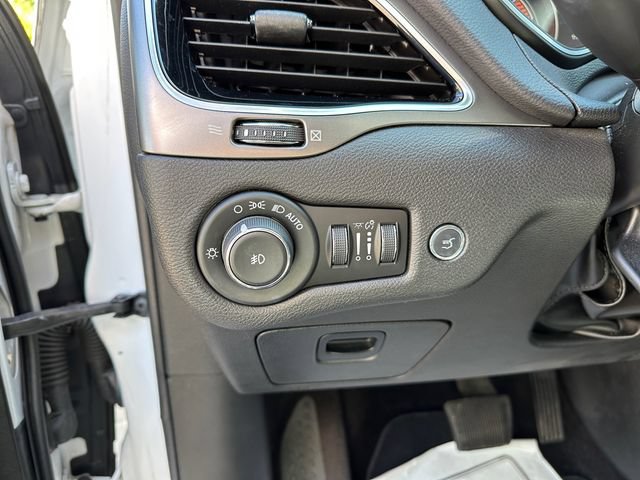 Used 2019 Jeep Cherokee Limited w/ Luxury Group FWD image 21