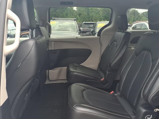 Certified 2024 Chrysler Pacifica Touring-L FWD image 17