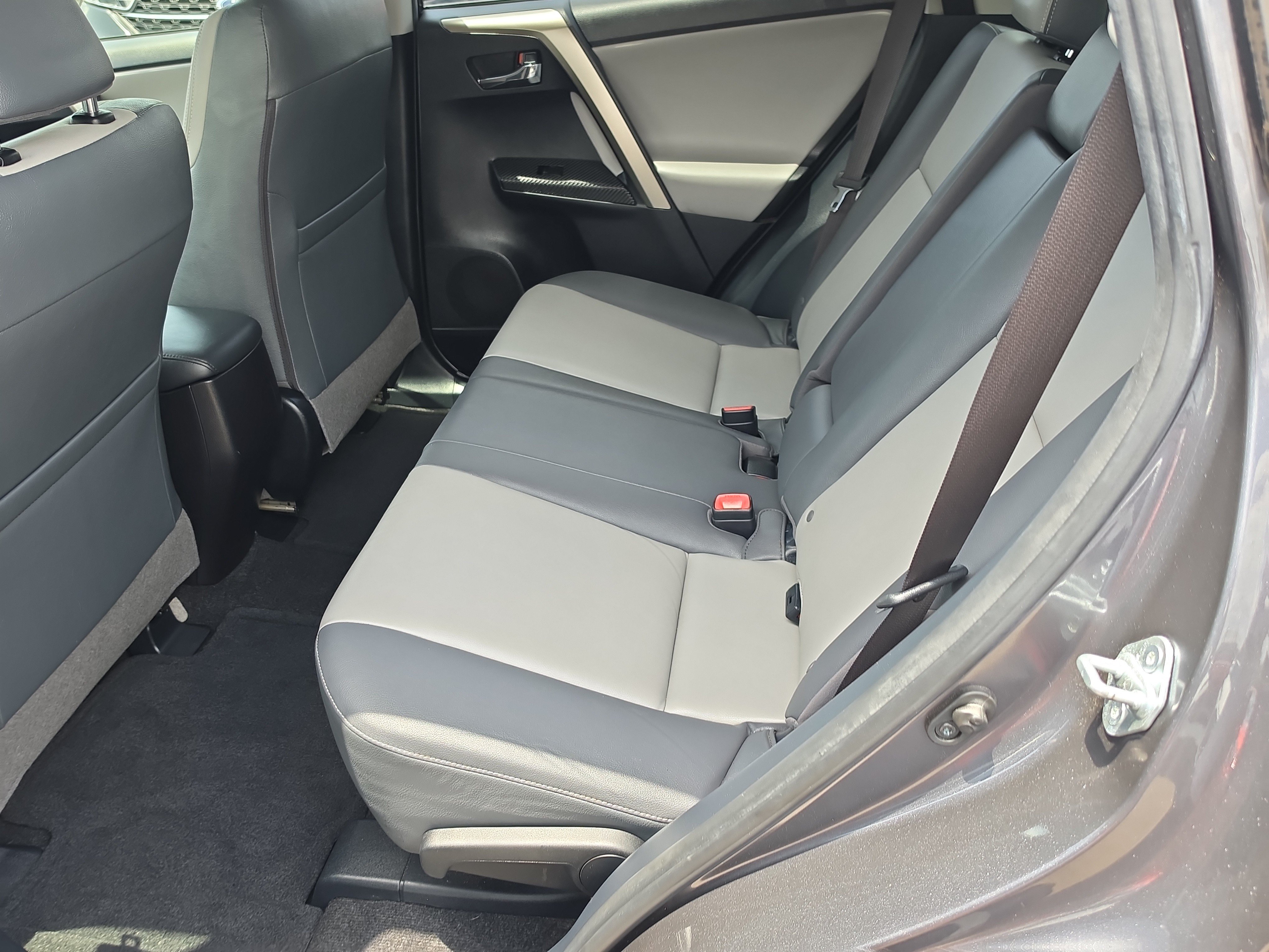 Used 2015 Toyota RAV4 Limited AWD/4WD image 17