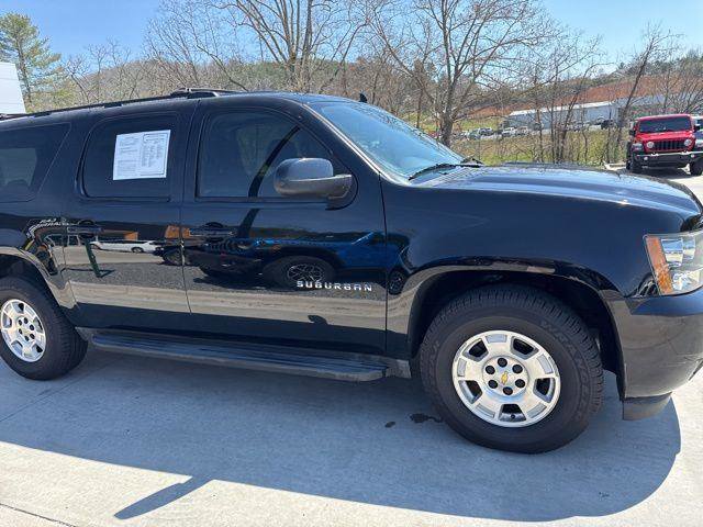 Used 2014 Chevrolet Suburban LS image 3