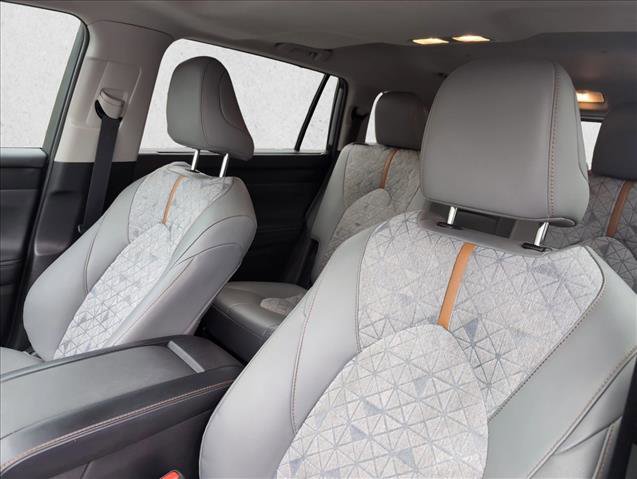 Used 2023 Toyota Highlander Bronze Edition image 10
