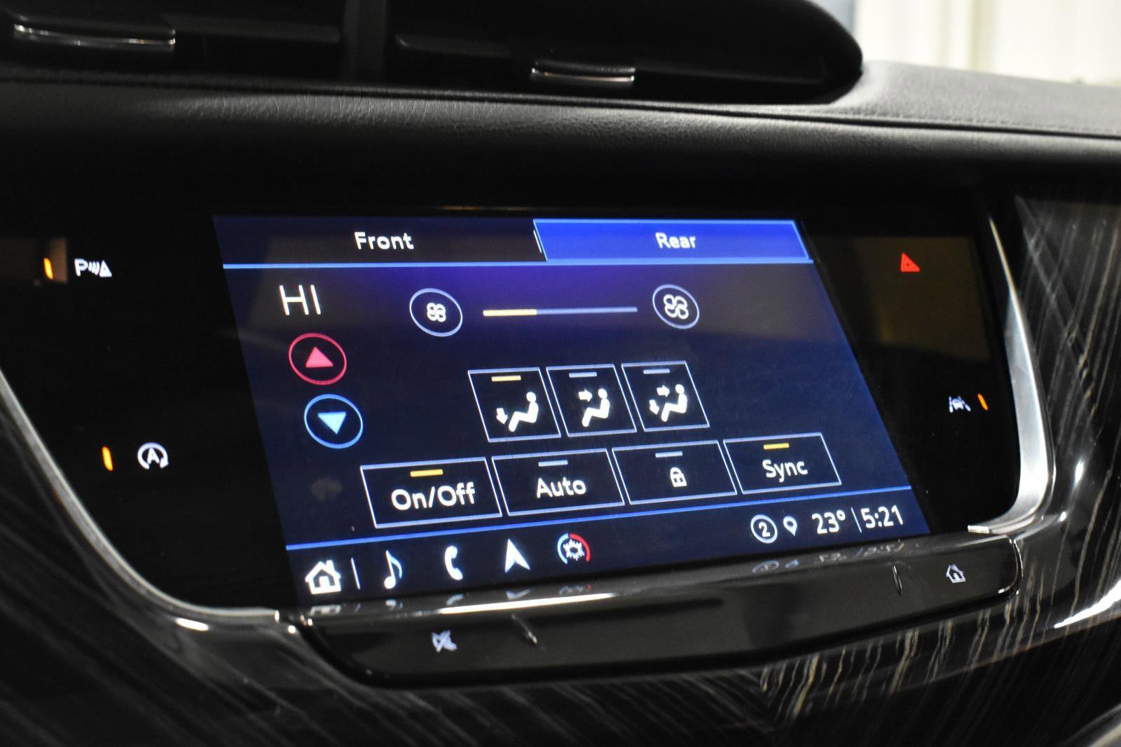 Certified 2025 Cadillac XT6 Premium Luxury image 17