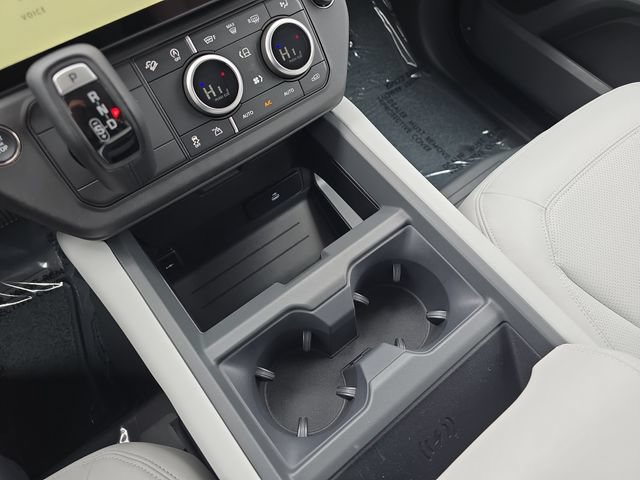 New 2026 Land Rover Defender 110 X-Dynamic SE AWD/4WD image 18