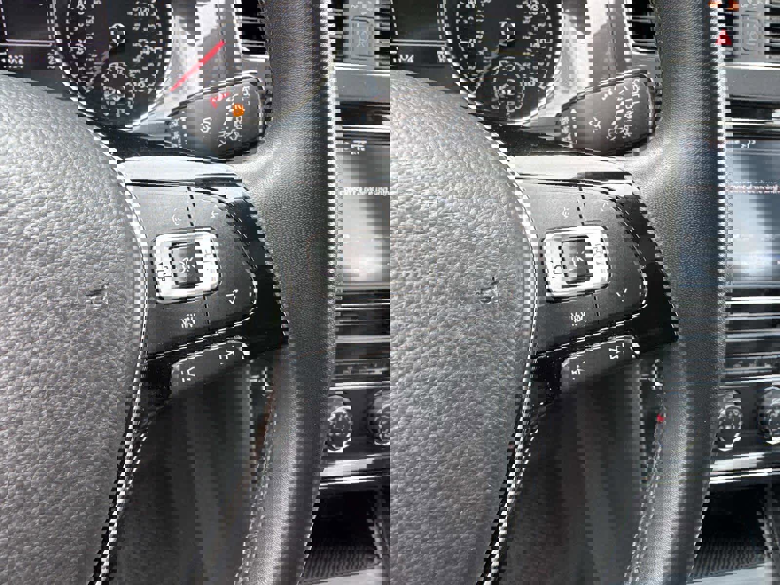 Used 2021 Volkswagen Golf 4-Door image 28