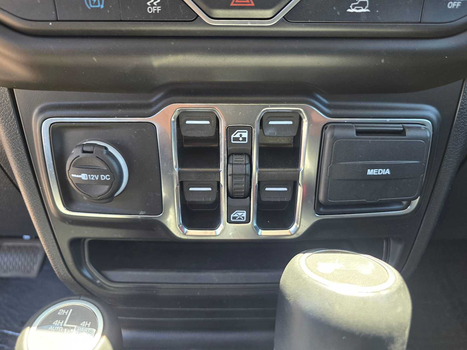 Used 2022 Jeep Wrangler Unlimited Sahara AWD/4WD image 29