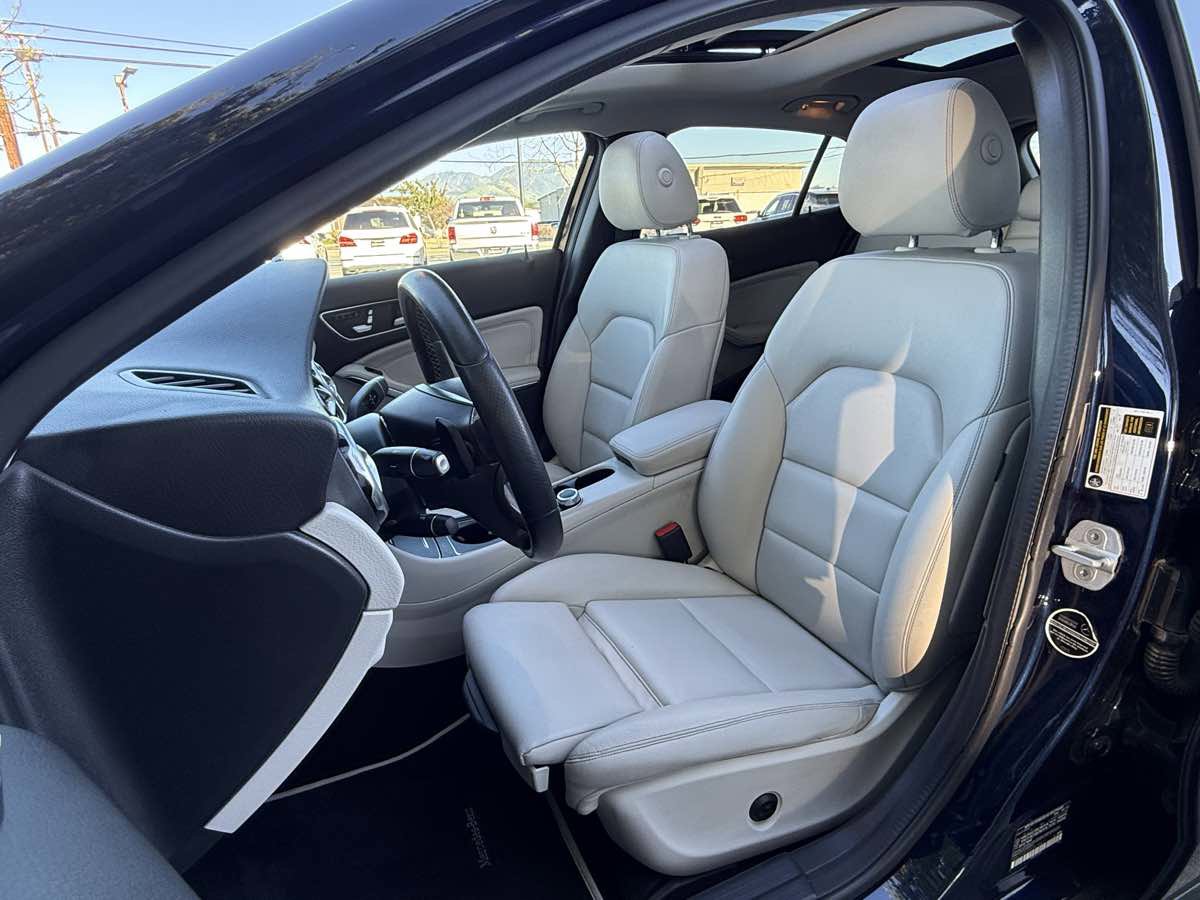 Used 2018 Mercedes-Benz GLA 250 4MATIC image 4