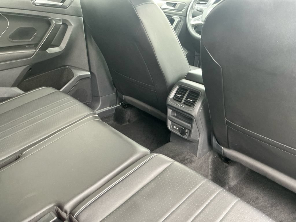 Used 2023 Volkswagen Tiguan SE AWD/4WD image 20