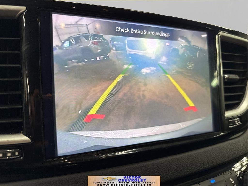 Used 2024 Chrysler Pacifica Touring-L image 33