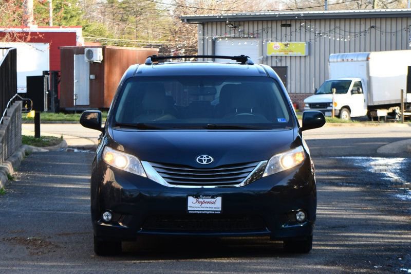 Used 2011 Toyota Sienna XLE w/ Premium Pkg image 2