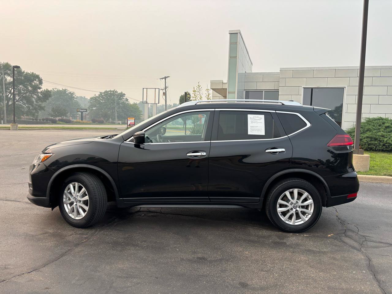 Used 2019 Nissan Rogue SV AWD/4WD image 4