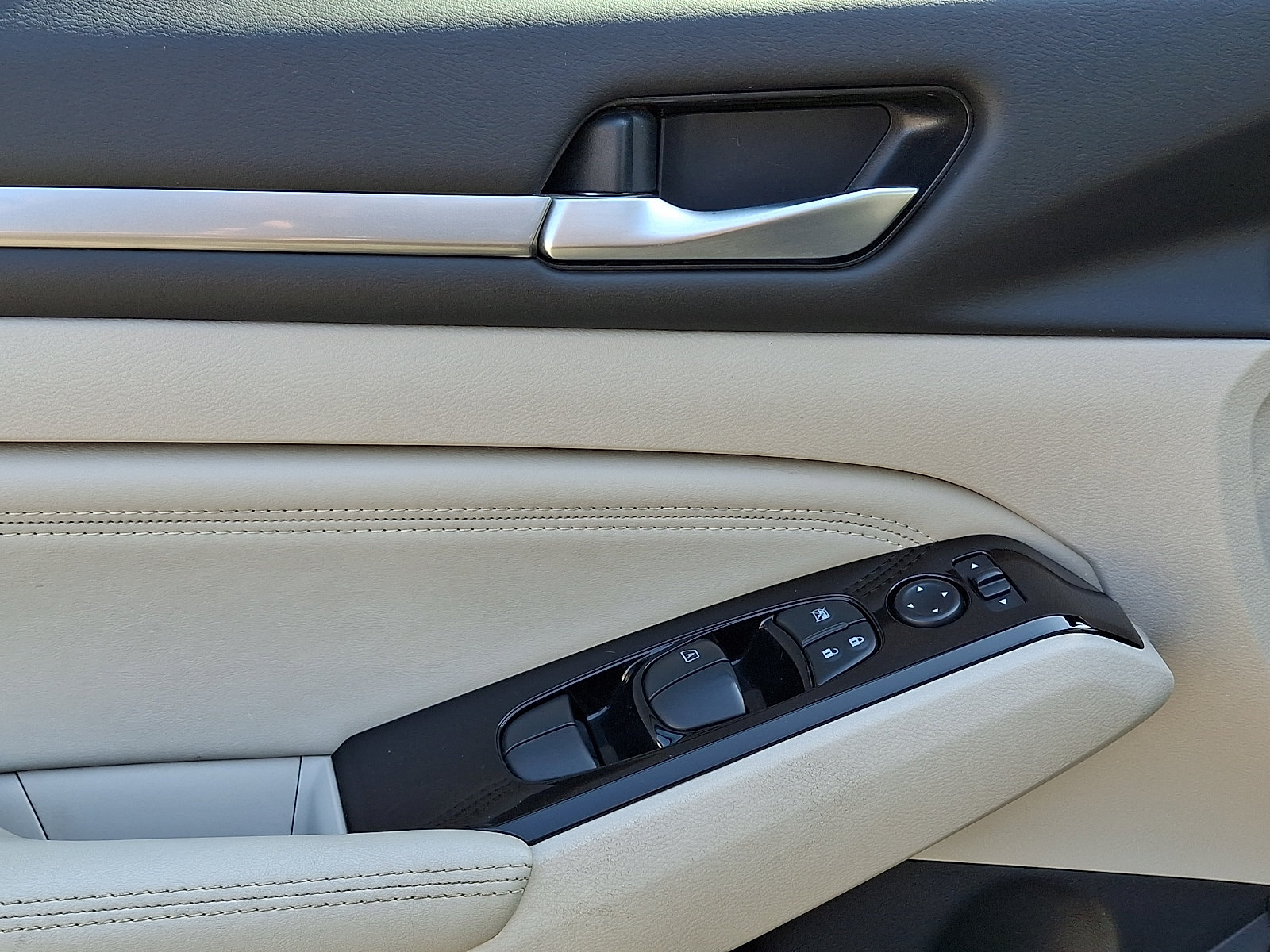 Certified 2023 Nissan Altima 2.5 SL FWD image 13