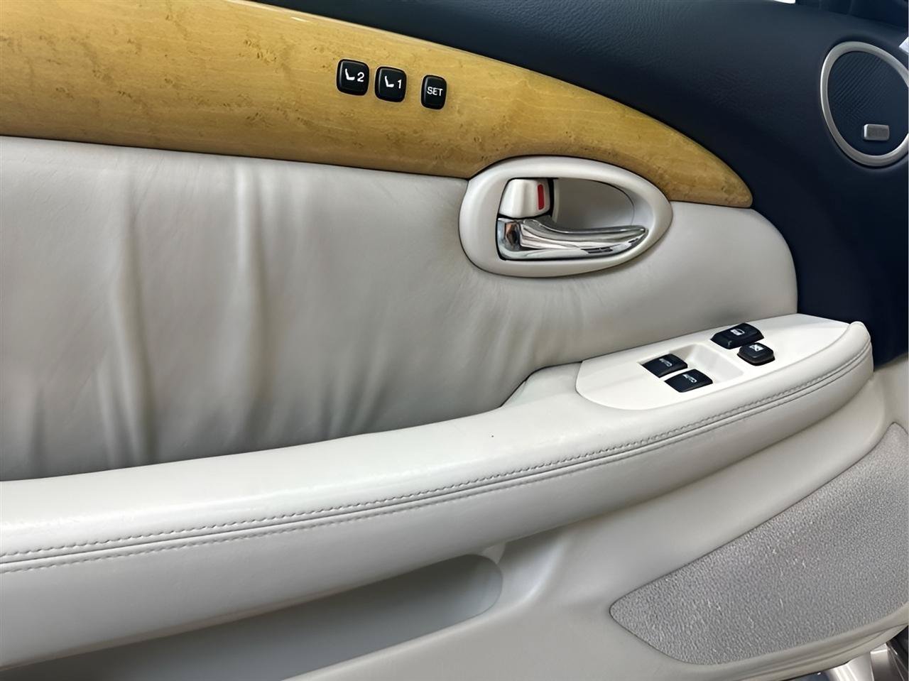 Used 2002 Lexus SC 430 Convertible RWD image 15