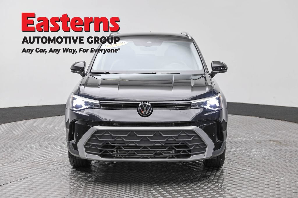 Used 2025 Volkswagen Taos SE FWD image 3