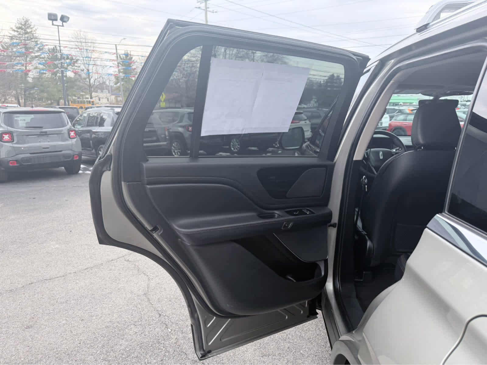 Used 2023 Lincoln Aviator AWD image 12
